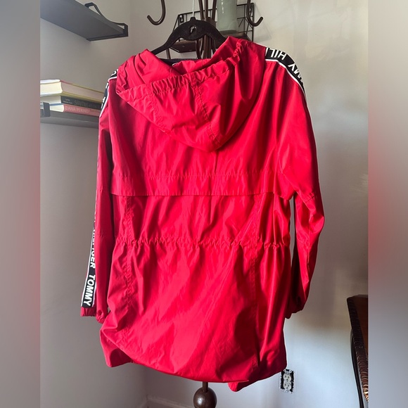 #3 TOMMY HILFIGER RED LOGO WINDBREAKER MEDIUM ZIP DOWN - Picture 10 of 13